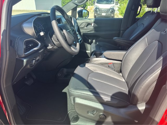 New 2026 Chrysler Pacifica Select w/ S Appearance Package AWD/4WD image 9