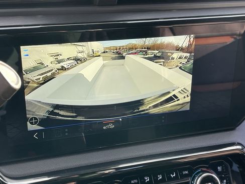 Used 2025 GMC Sierra 2500 AT4 image 33