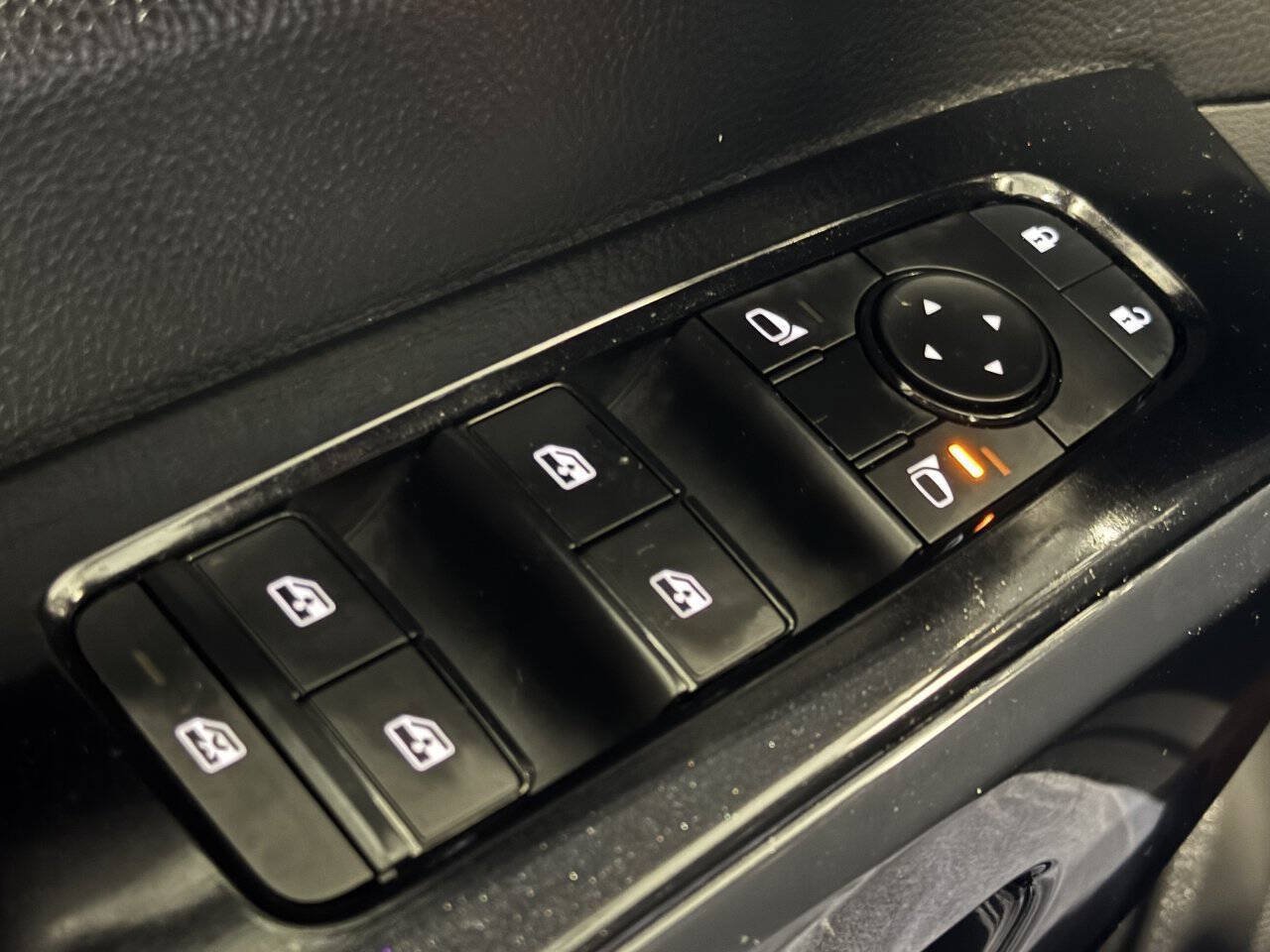 Used 2022 Nissan Pathfinder S AWD/4WD image 33