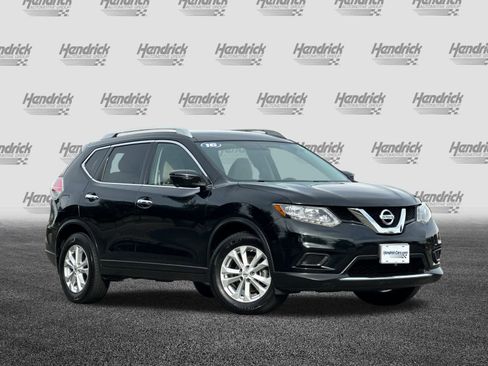 Used 2016 Nissan Rogue SV w/ SV Premium Package image 2