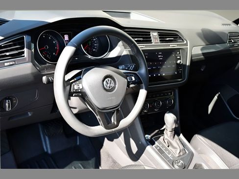 Used 2020 Volkswagen Tiguan SE AWD/4WD image 13
