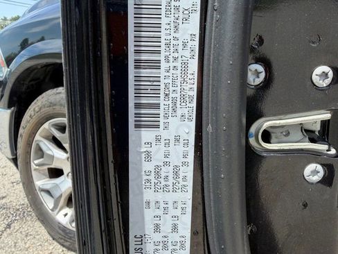 Used 2017 RAM 1500 Limited AWD/4WD image 18