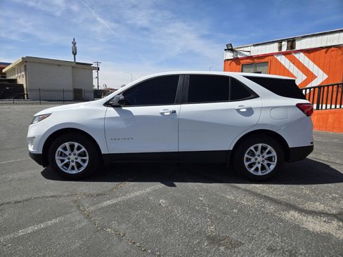 Used 2020 Chevrolet Equinox LS w/ LS Convenience Package FWD image 2