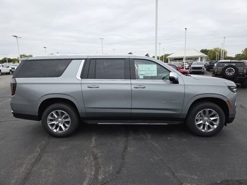 New 2025 Chevrolet Suburban Premier image 22
