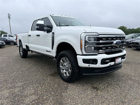 Used 2023 Ford F350 Lariat w/ Lariat Ultimate Package AWD/4WD image 3