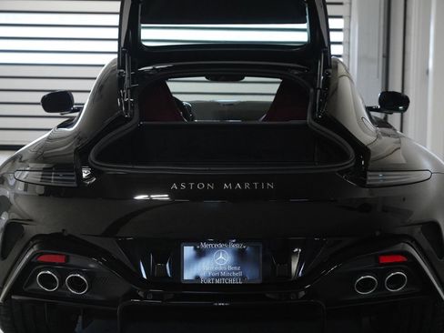 Used 2025 Aston Martin V8 Vantage Coupe image 36