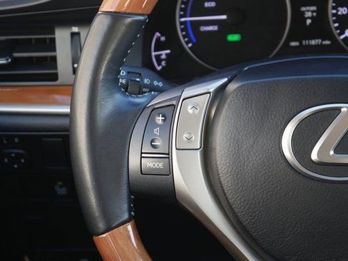 Used 2014 Lexus ES 300h w/ Luxury Package w/Bamboo Trim image 19