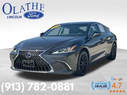 Used 2022 Lexus ES 300h w/ Accessory Package 2