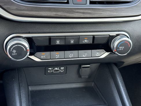 Used 2025 Nissan Altima 2.5 SV FWD image 24