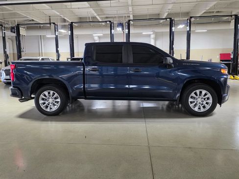 Used 2020 Chevrolet Silverado 1500 Custom w/ Custom Value Package RWD image 8