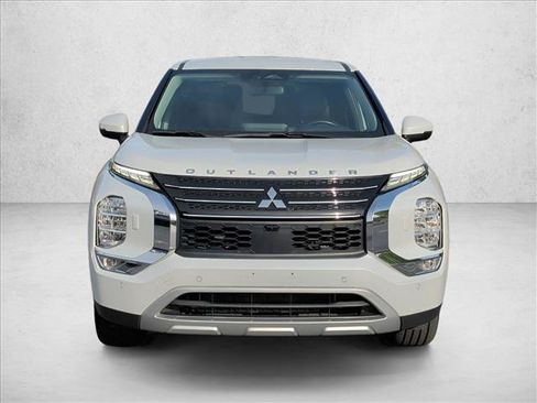 Used 2024 Mitsubishi Outlander 4WD Plug-In Hybrid image 2
