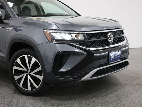 Certified 2023 Volkswagen Taos SE w/ Panoramic Sunroof Package AWD/4WD image 3