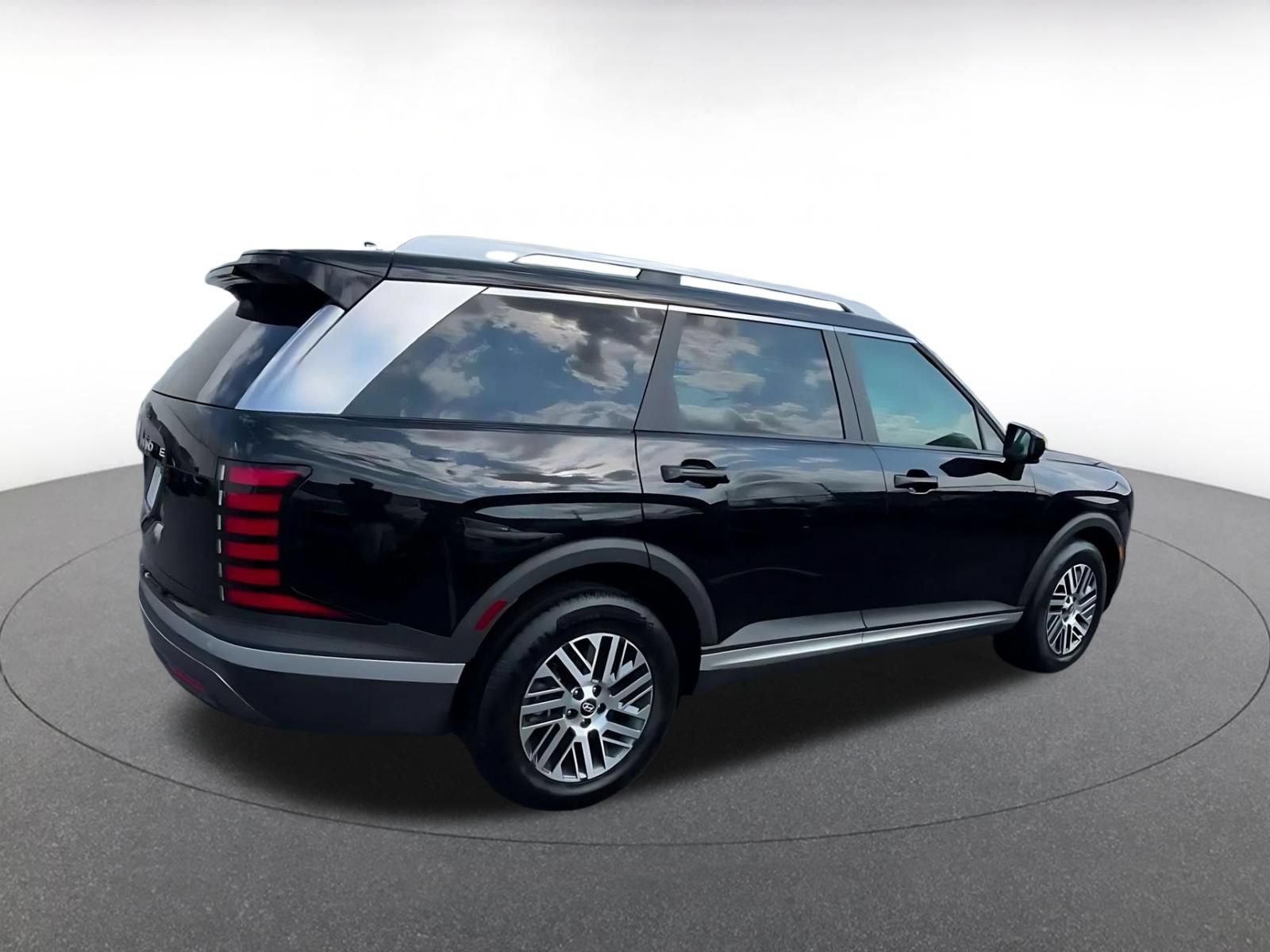 Used 2026 Hyundai Palisade SEL FWD image 14