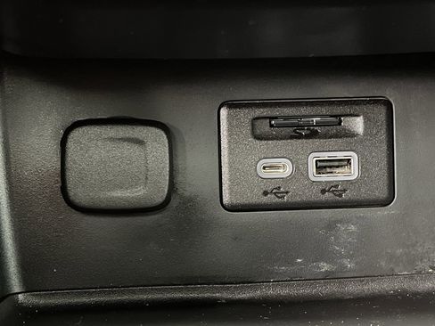 Certified 2023 GMC Acadia AT4 w/ Preferred Package image 27