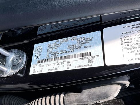 Used 2025 Ford Escape Platinum AWD/4WD image 35