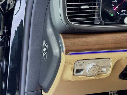New 2025 Mercedes-Benz GLS 580 4MATIC image 10
