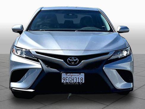Used 2020 Toyota Camry SE w/ Convenience Package FWD image 3