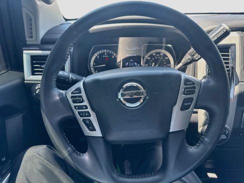 Used 2017 Nissan Titan SV AWD/4WD image 22