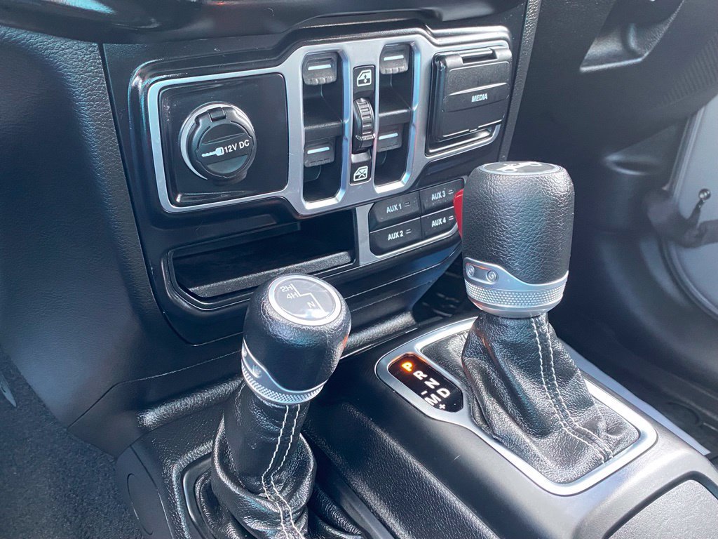 Used 2020 Jeep Wrangler Unlimited Sahara w/ Dual Top Group AWD/4WD image 29