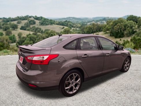 Used 2013 Ford Focus SE FWD image 9