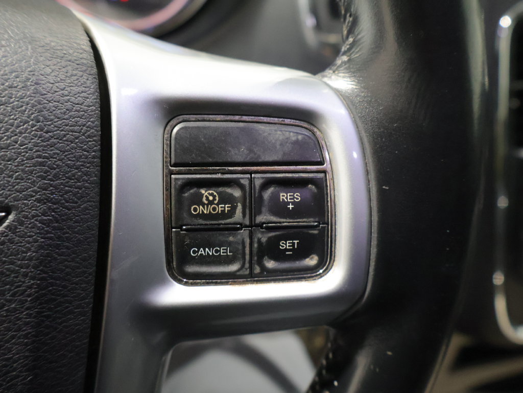 Used 2012 Chrysler Town & Country Touring w/ Entertainment Group #1 FWD image 30
