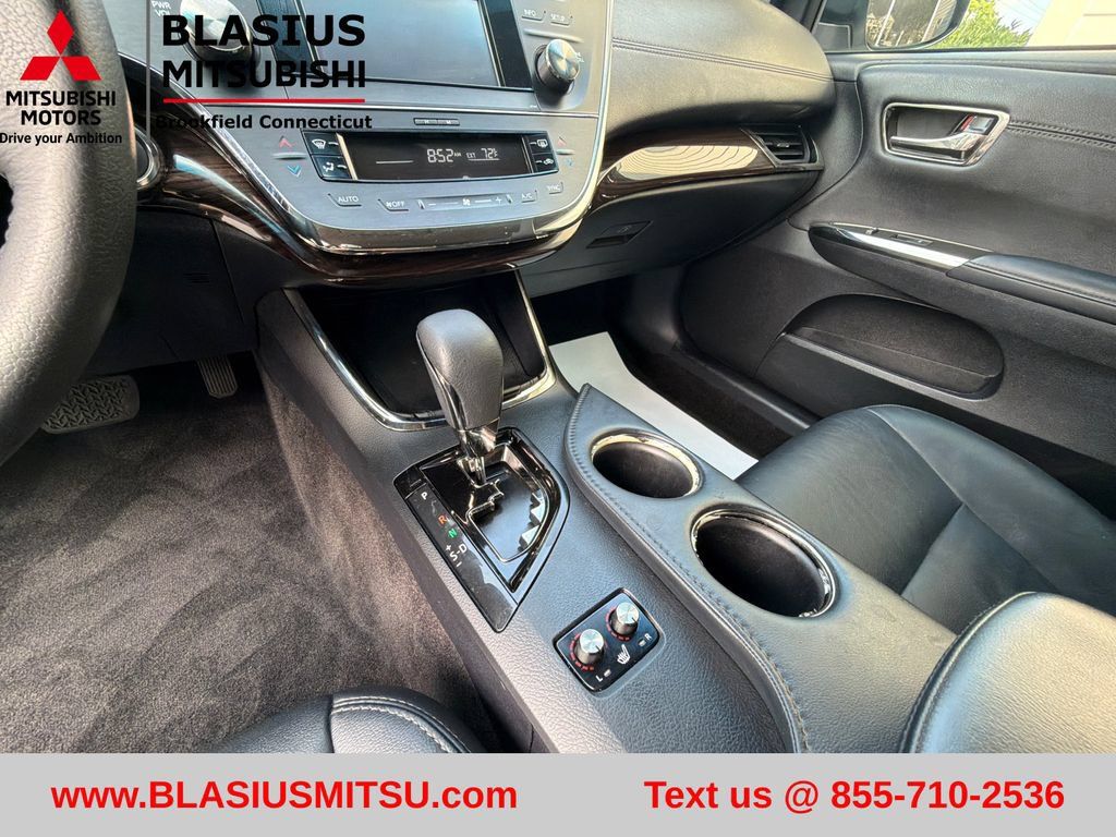 Used 2013 Toyota Avalon XLE FWD image 25