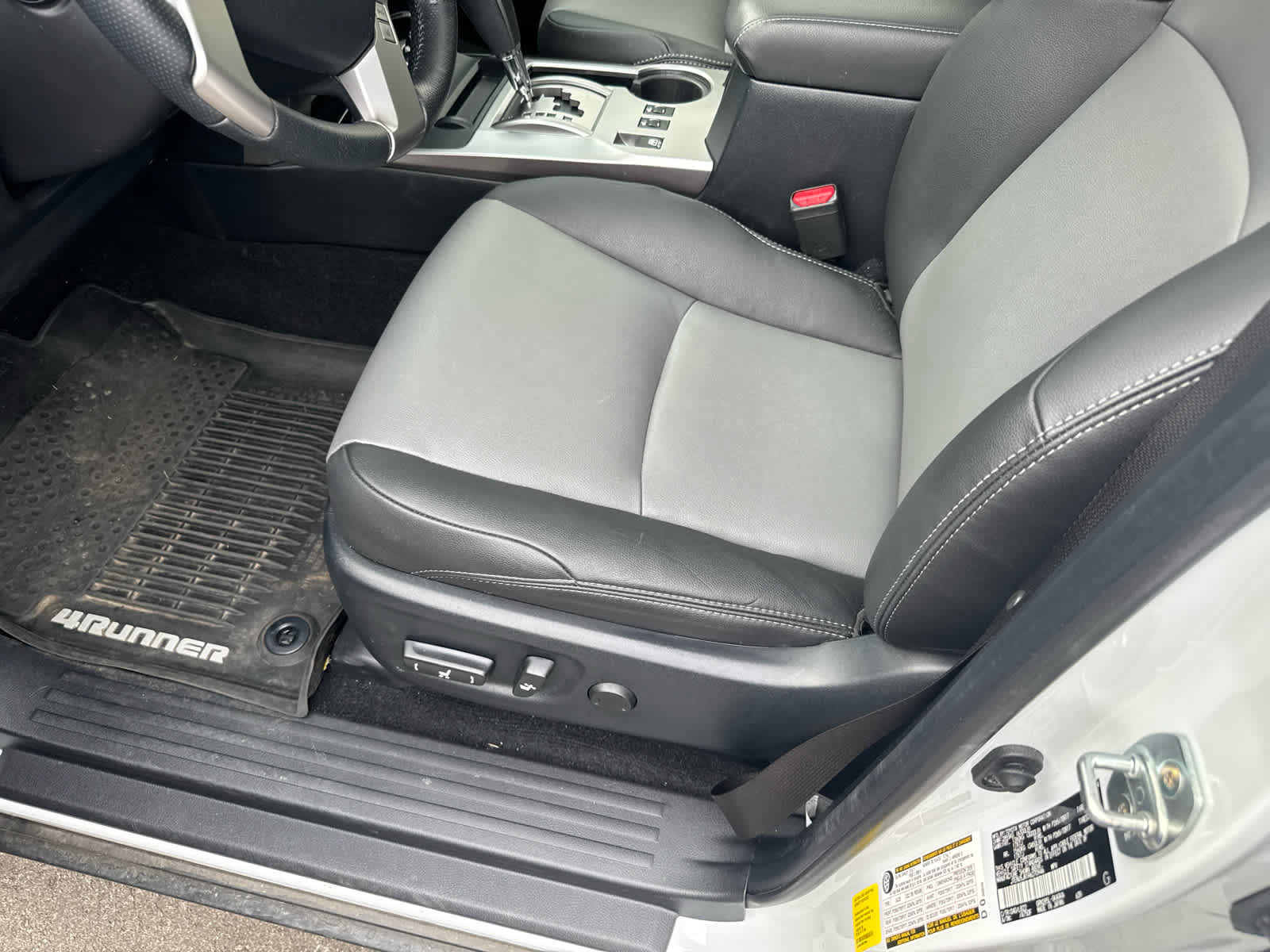 Used 2024 Toyota 4Runner SR5 Premium w/ Moonroof Package AWD/4WD image 8