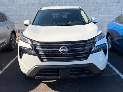 Used 2026 Nissan Rogue SV FWD image 3