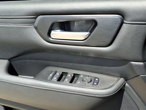 Used 2025 Nissan Armada SV RWD image 37