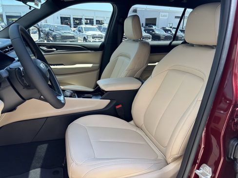 New 2026 Jeep Grand Cherokee L Limited RWD image 23