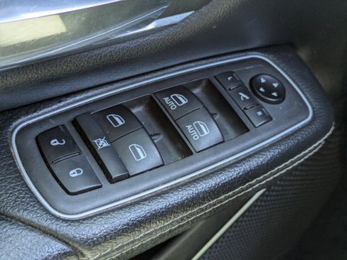 Used 2021 RAM 1500 Laramie RWD image 13