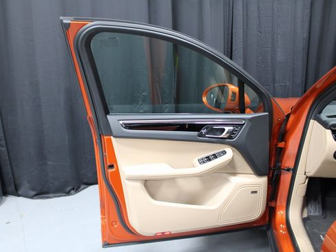 Certified 2025 Porsche Macan image 21