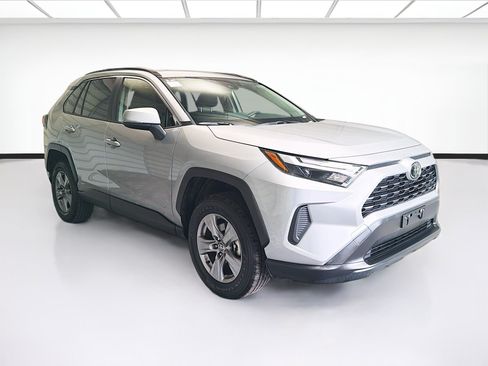 Used 2025 Toyota RAV4 LE AWD/4WD image 3