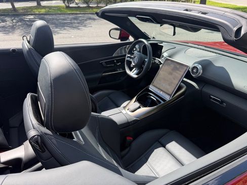 Used 2024 Mercedes-Benz SL 43 AMG image 28