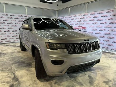 Used 2020 Jeep Grand Cherokee Altitude image 5