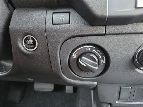 Used 2025 Nissan Frontier SV AWD/4WD image 22