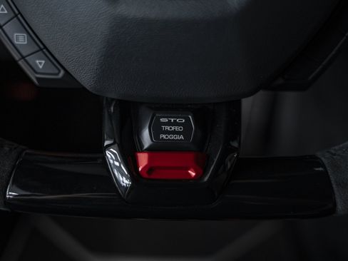 Used 2024 Lamborghini Huracan STO RWD image 40