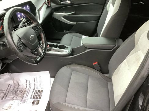 Used 2024 Chevrolet Trax RS w/ Driver Confidence Package image 11