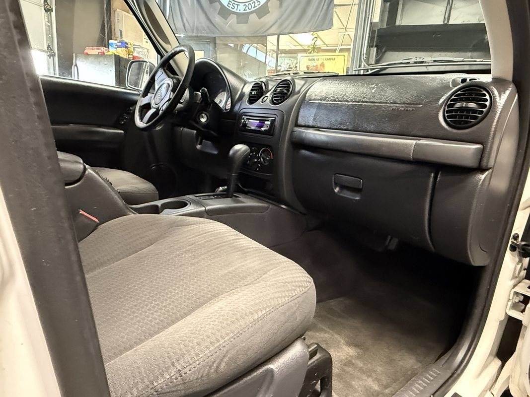 Used 2004 Jeep Liberty Sport w/ PWR Convenience Group AWD/4WD image 17