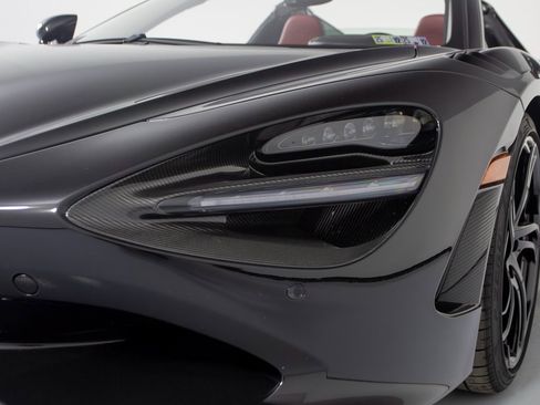 Used 2024 McLaren 750S Spider image 37