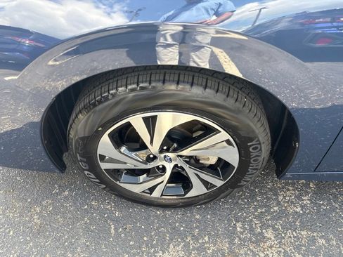 Used 2025 Subaru Legacy Premium AWD/4WD image 7