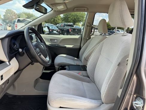Used 2019 Toyota Sienna LE FWD image 21