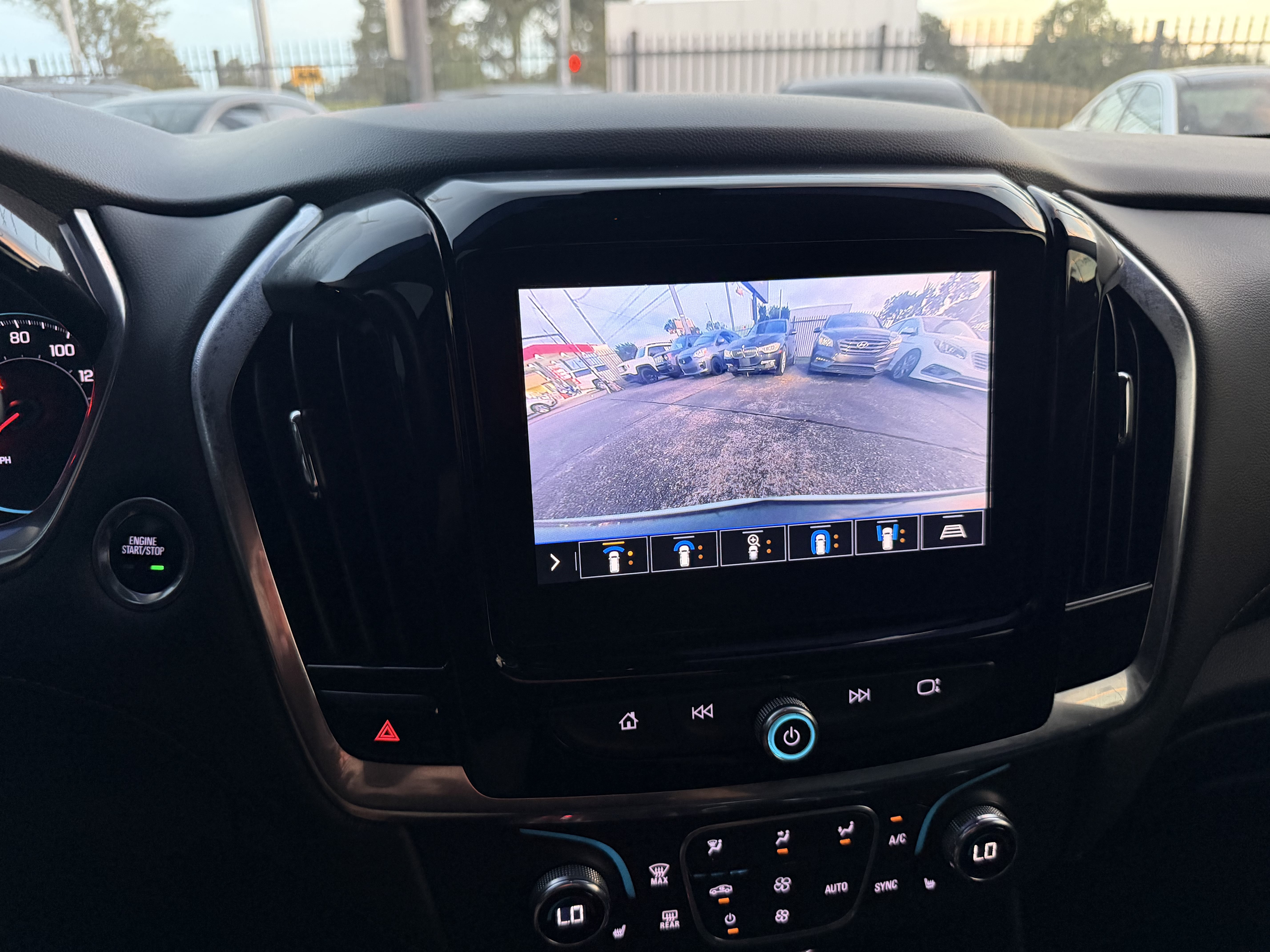 Used 2021 Chevrolet Traverse RS FWD image 25