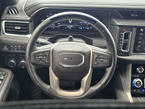 Used 2024 GMC Yukon Denali w/ Denali Reserve Package RWD image 19