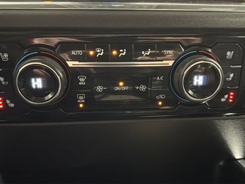 Used 2024 Chevrolet Silverado 3500 LTZ w/ LTZ Premium Package image 15