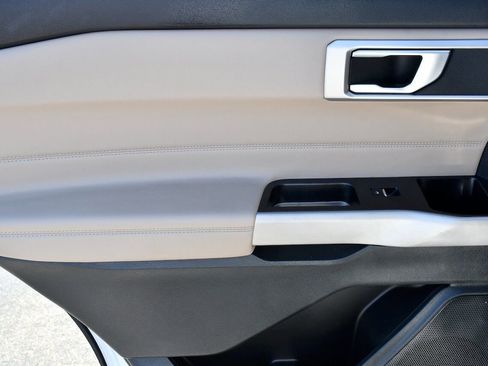 Used 2024 Ford Explorer XLT w/ Equipment Group 202A image 11