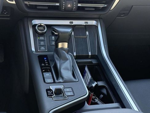 Used 2024 Lexus GX 550 image 19