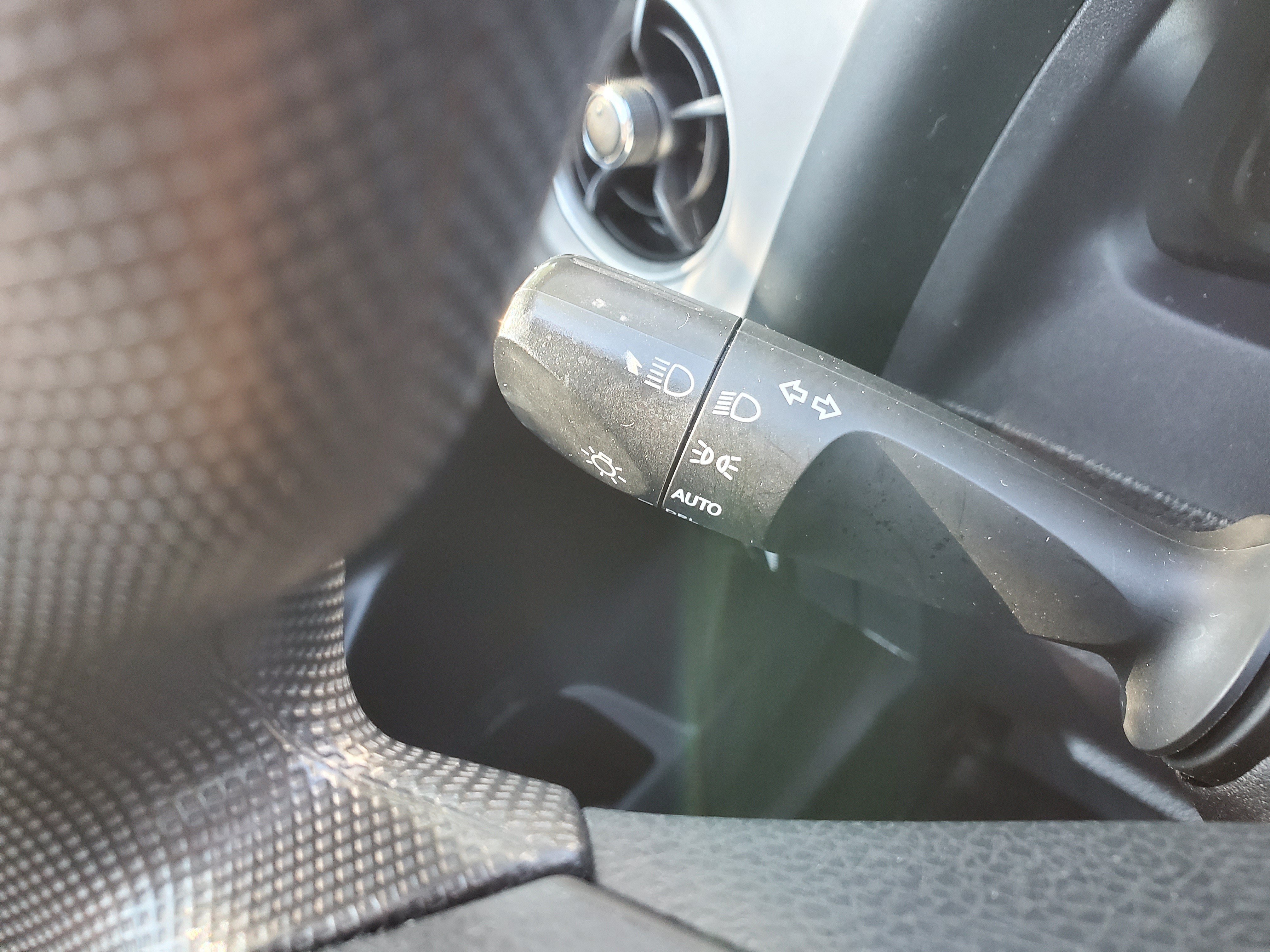 Used 2018 Toyota Corolla LE FWD image 12