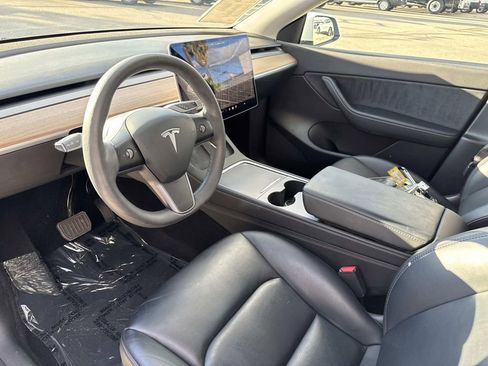 Used 2021 Tesla Model Y Long Range image 16