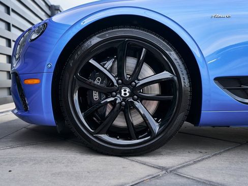 Used 2023 Bentley Continental GT Azure image 3